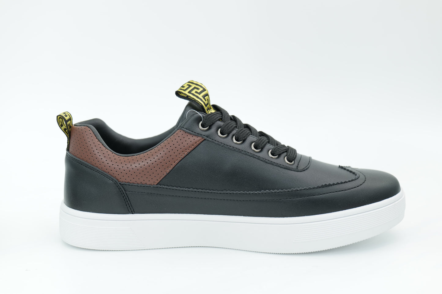 Casual sneakers
