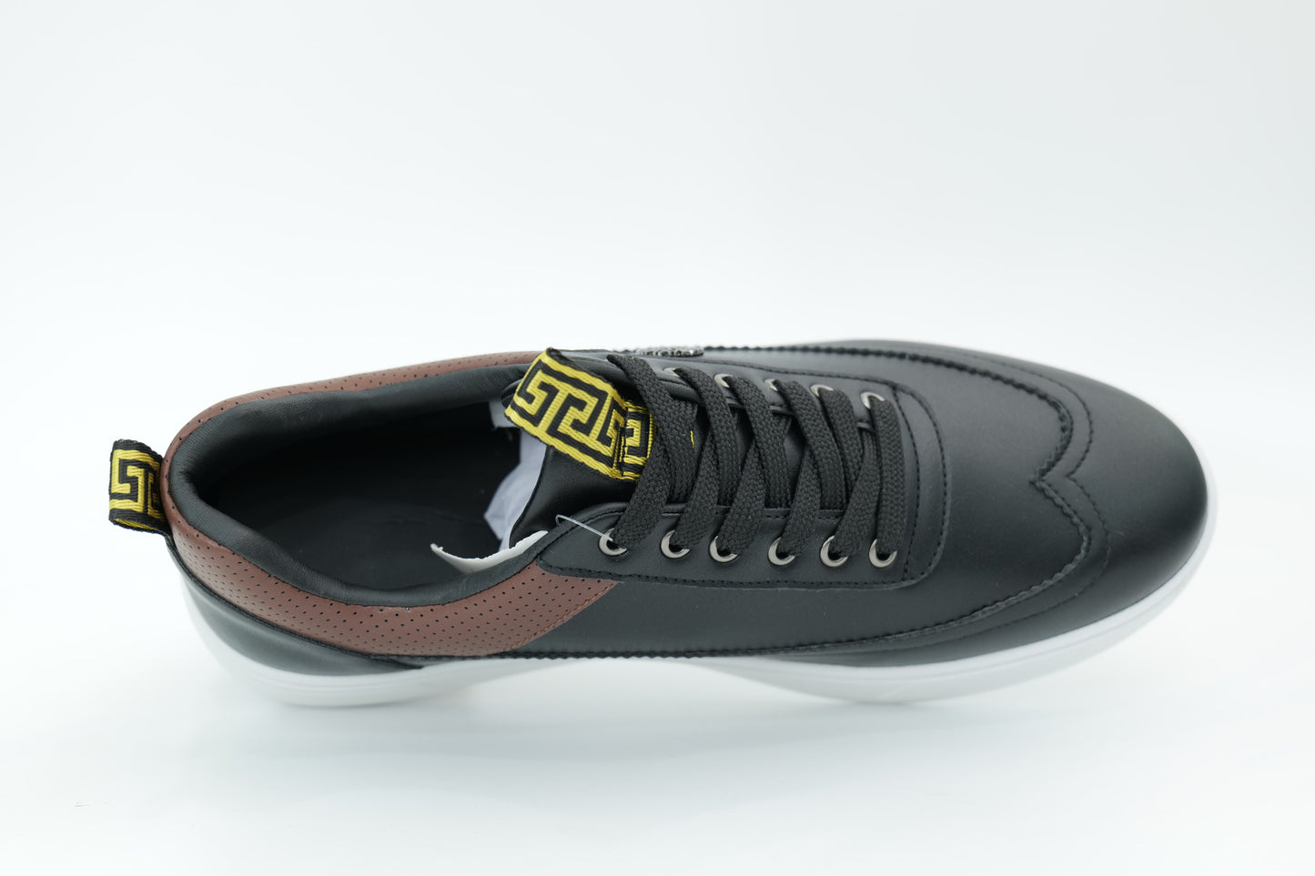 Casual sneakers