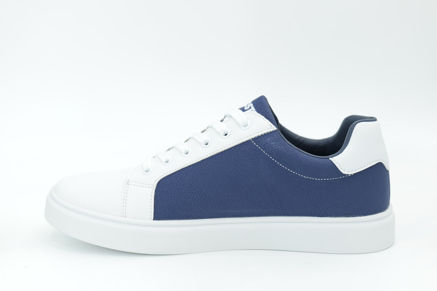 Casual sneakers