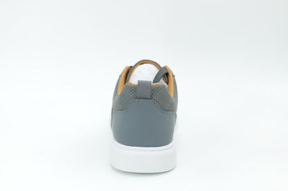 Casual sneakers