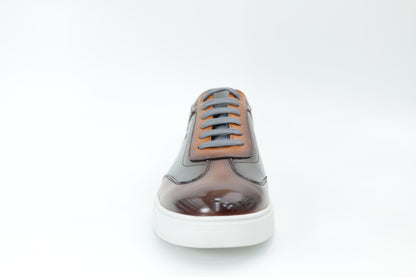 Casual sneakers