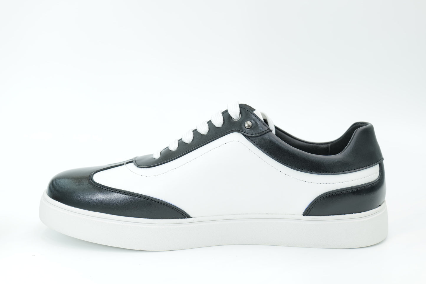 Casual sneakers