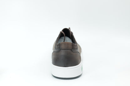 Casual sneakers