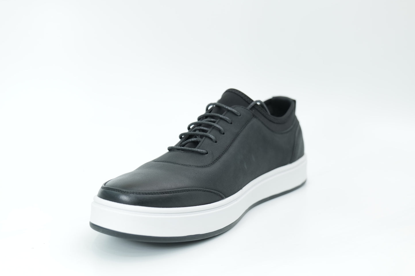Casual sneakers