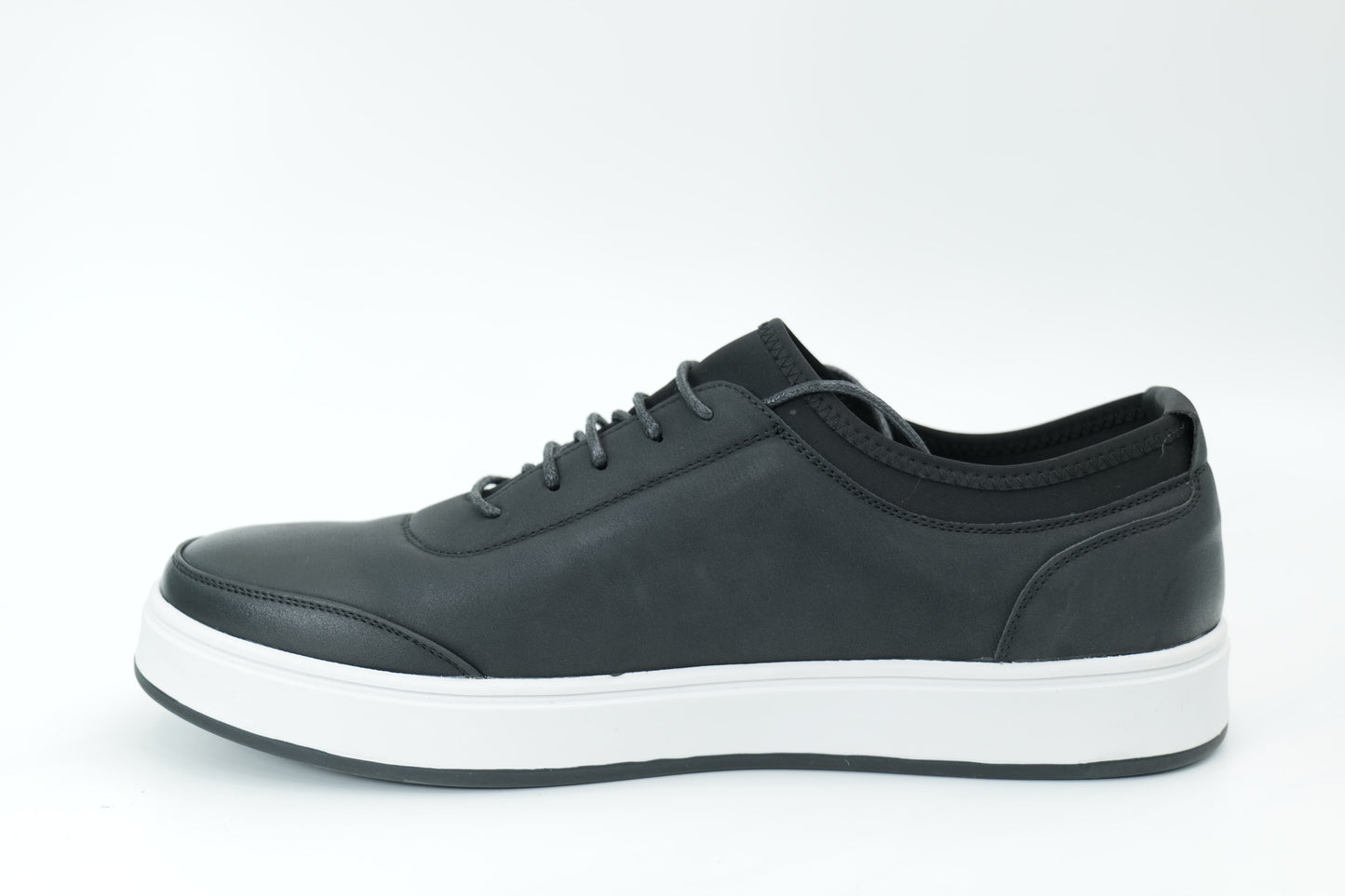 Casual sneakers