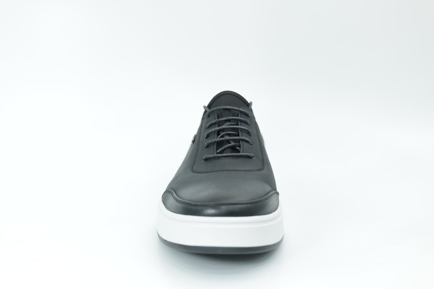 Casual sneakers