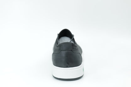 Casual sneakers