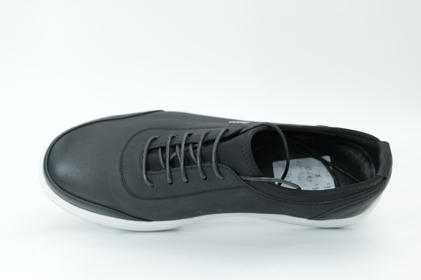 Casual sneakers