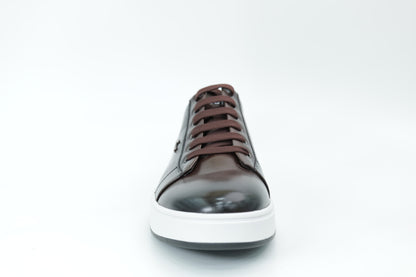 Casual sneakers