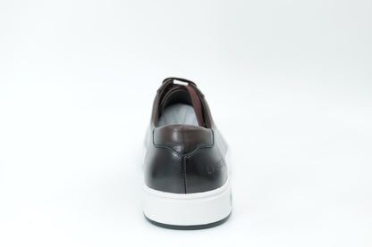 Casual sneakers