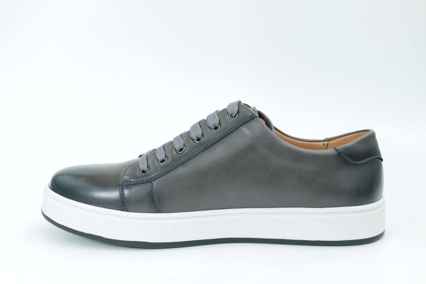 Casual sneakers