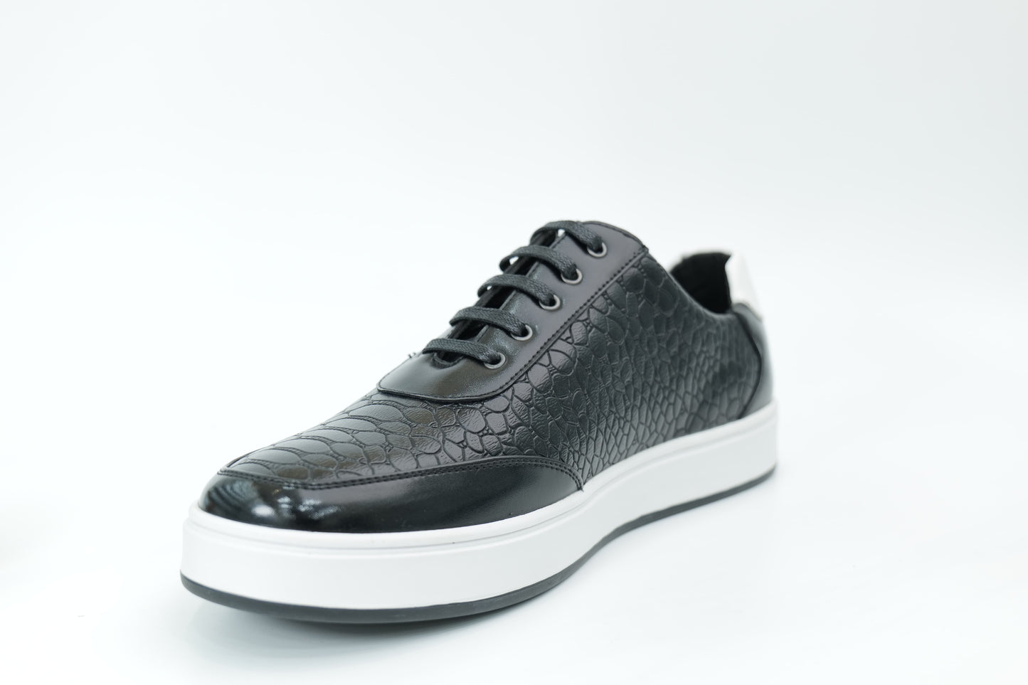Casual sneakers