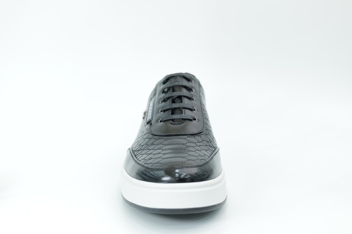 Casual sneakers