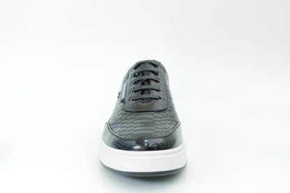 Casual sneakers