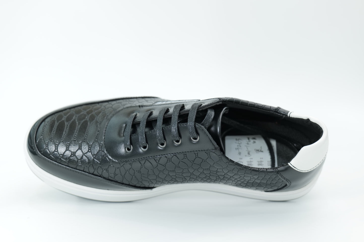 Casual sneakers