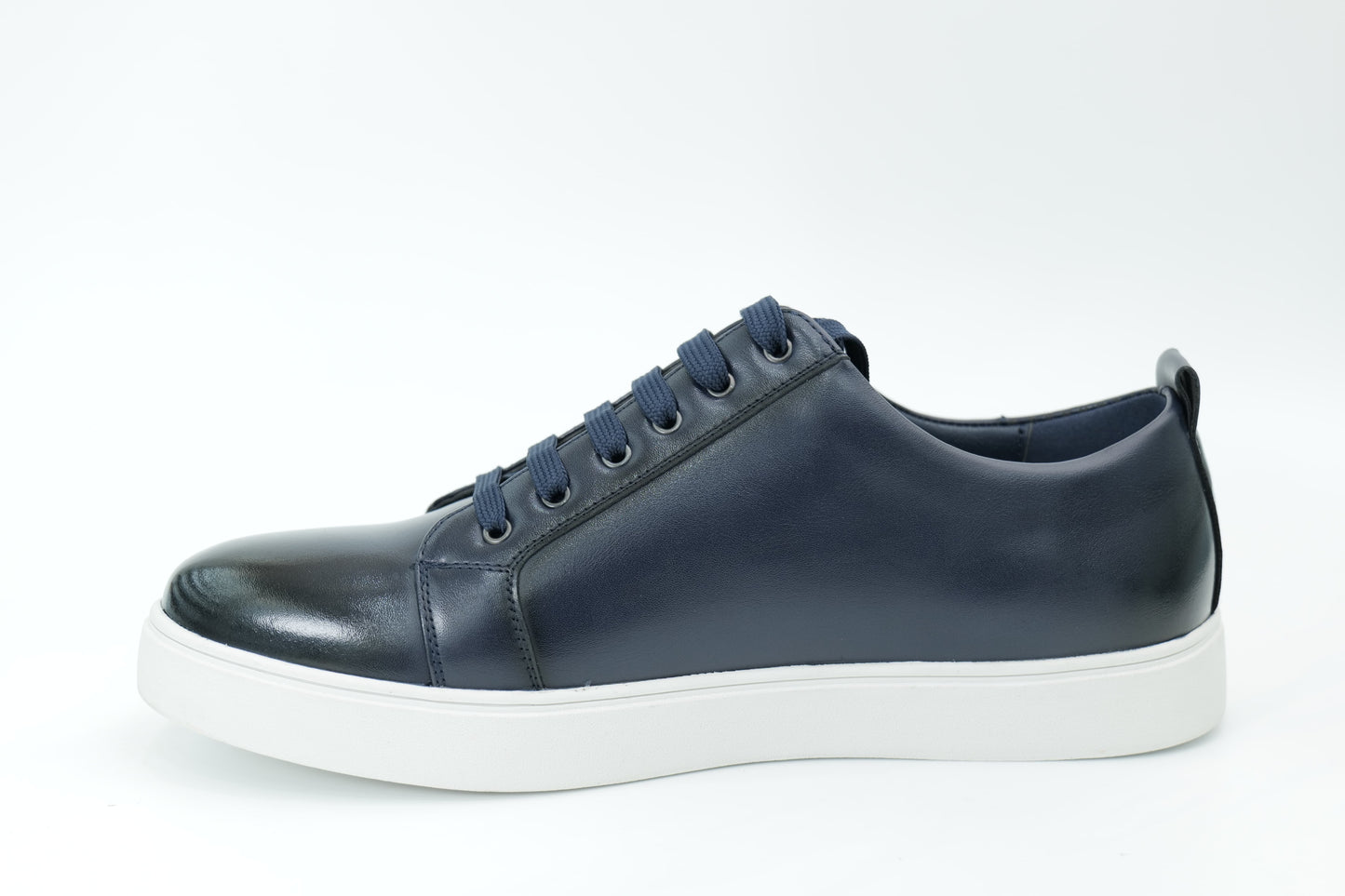 Casual sneakers