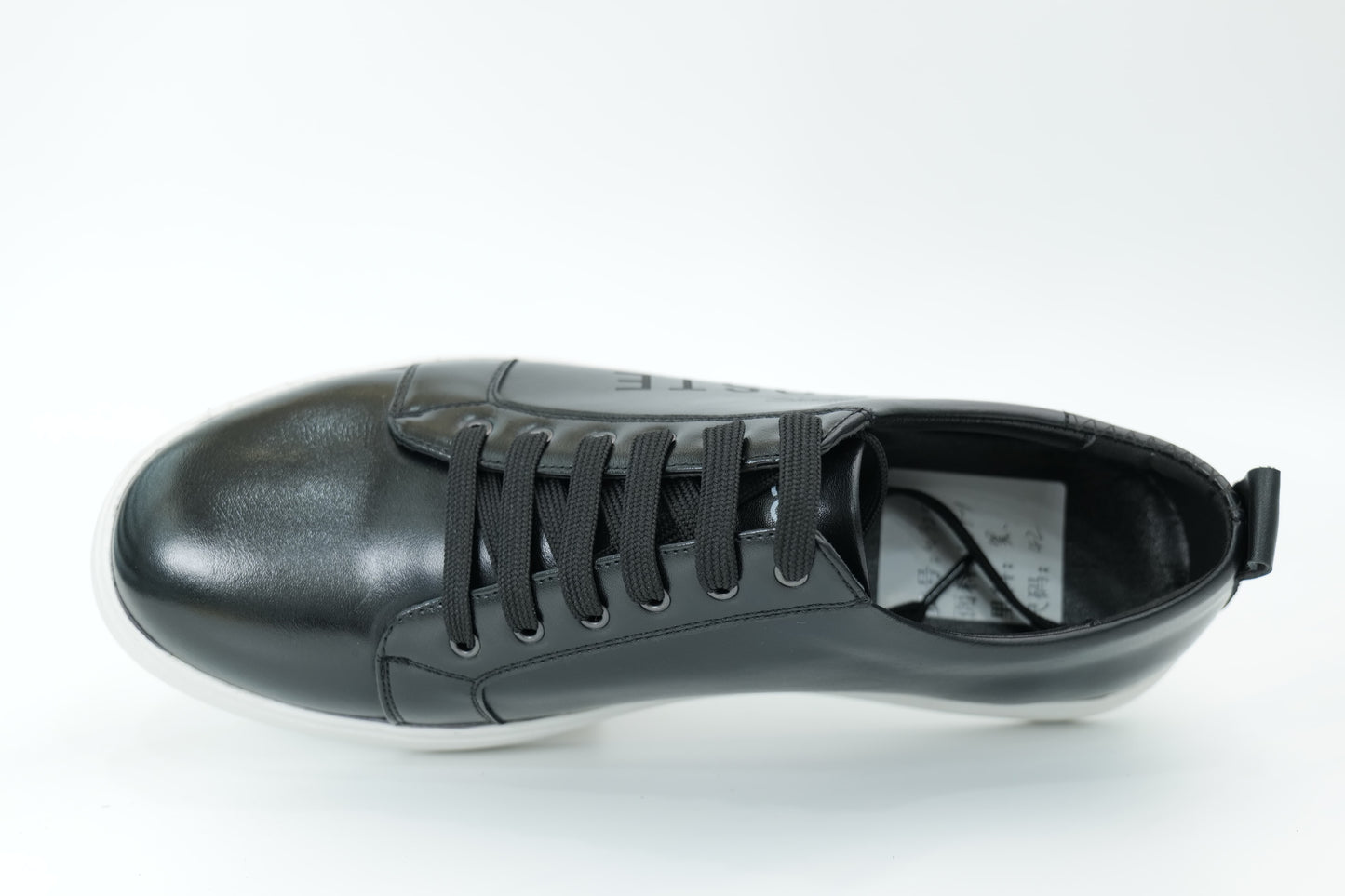 Casual sneakers
