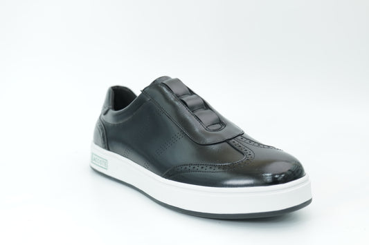 Casual sneakers