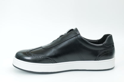 Casual sneakers
