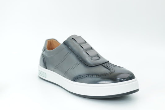 Casual sneakers