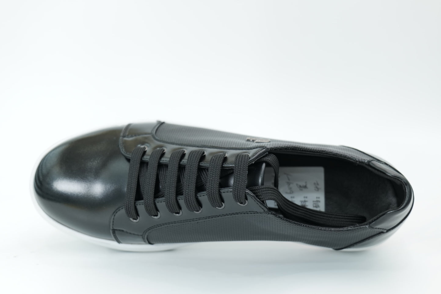 Casual sneakers