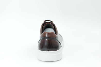 Casual sneakers