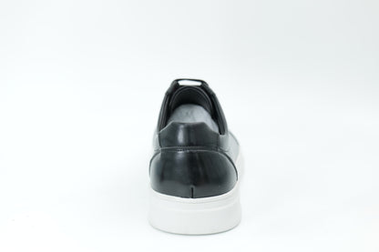Casual sneakers