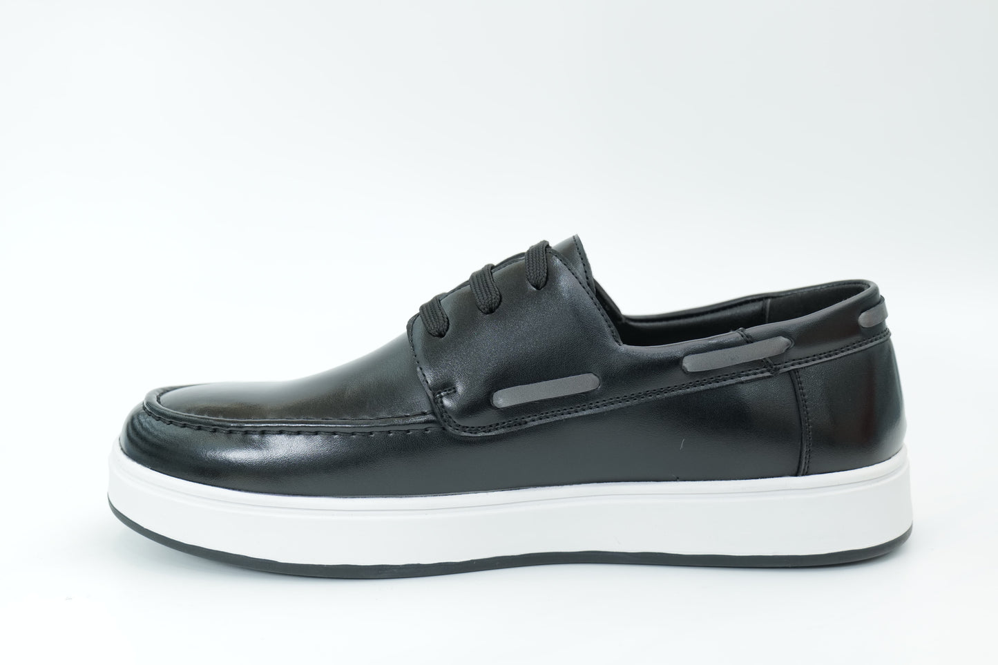 Casual sneakers