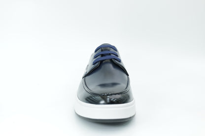 Casual sneakers