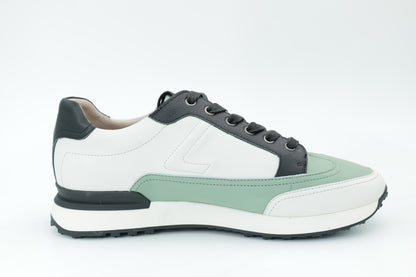 Sports shoes