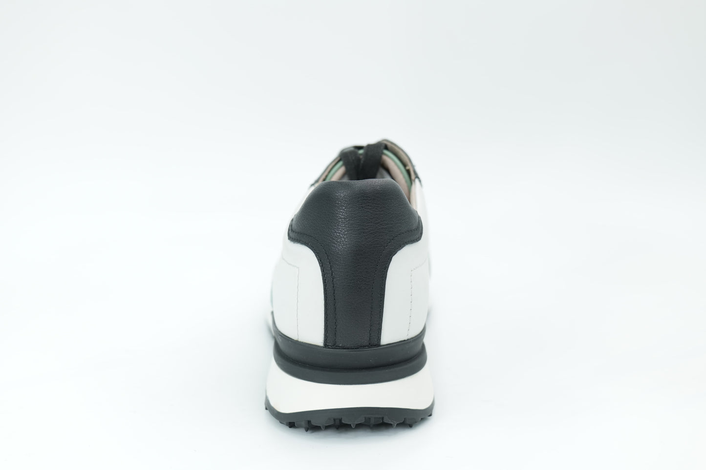 Sports shoes