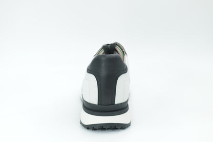 Sports shoes