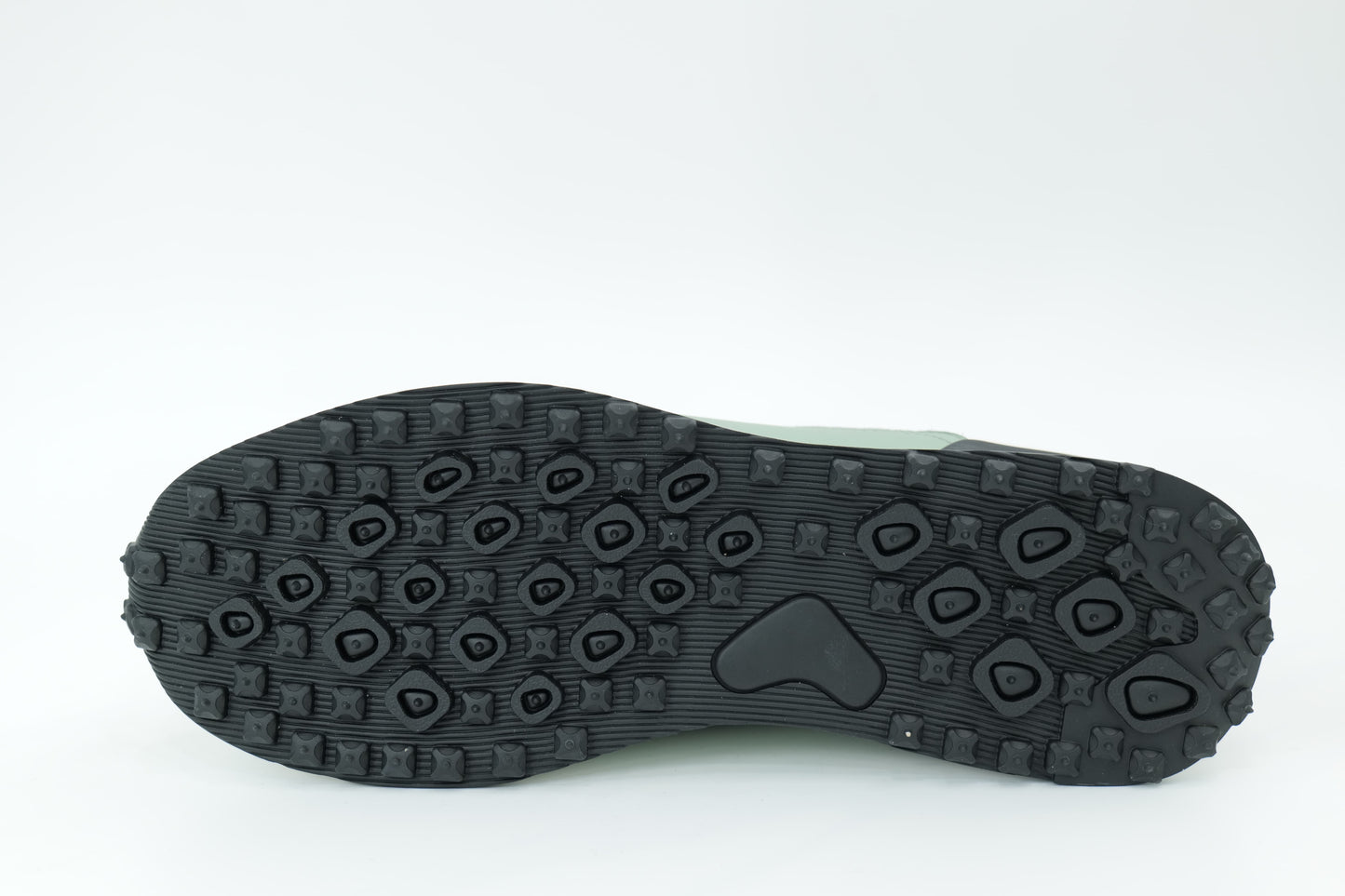 Sports shoes