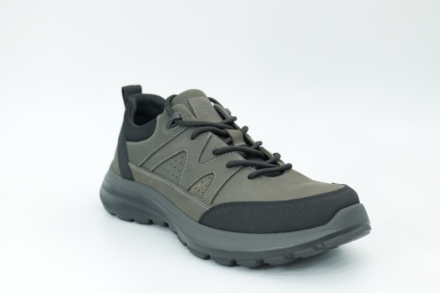 Sports shoes