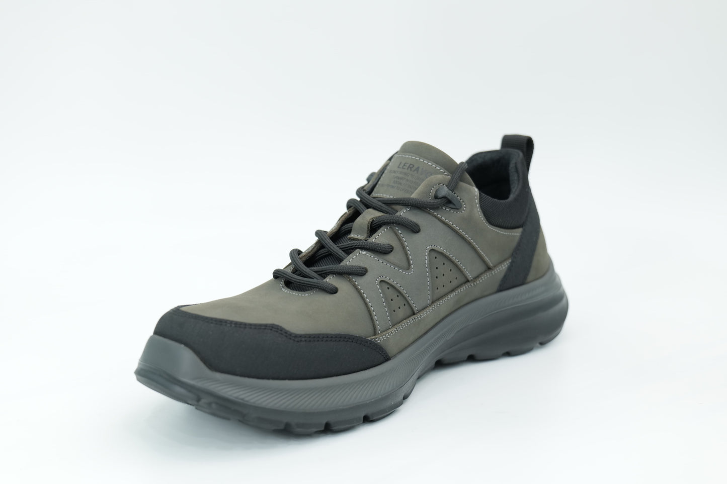 Sports shoes