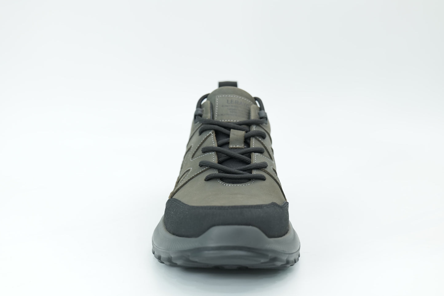 Sports shoes