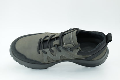 Sports shoes