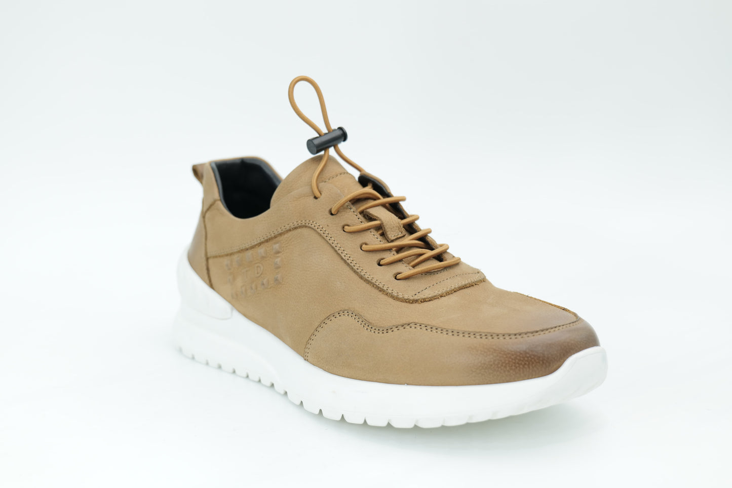Sports shoes