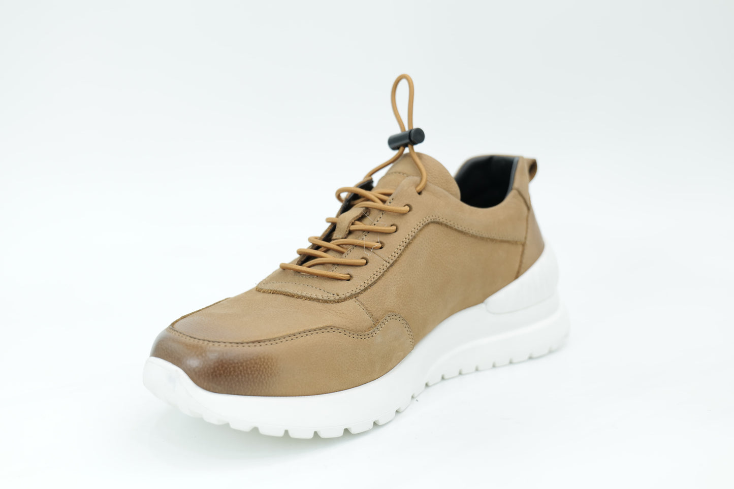 Sports shoes