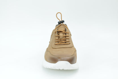 Sports shoes
