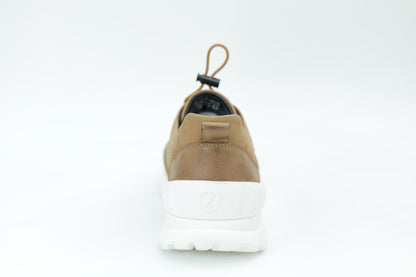 Sports shoes