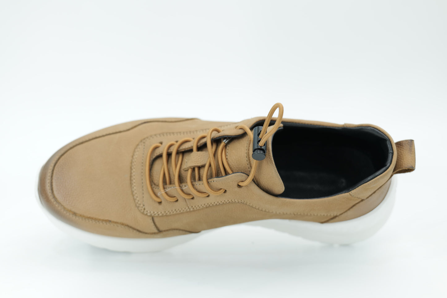 Sports shoes
