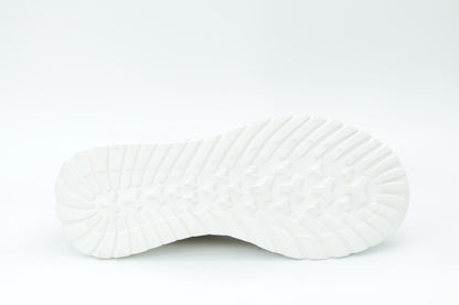 Sports shoes