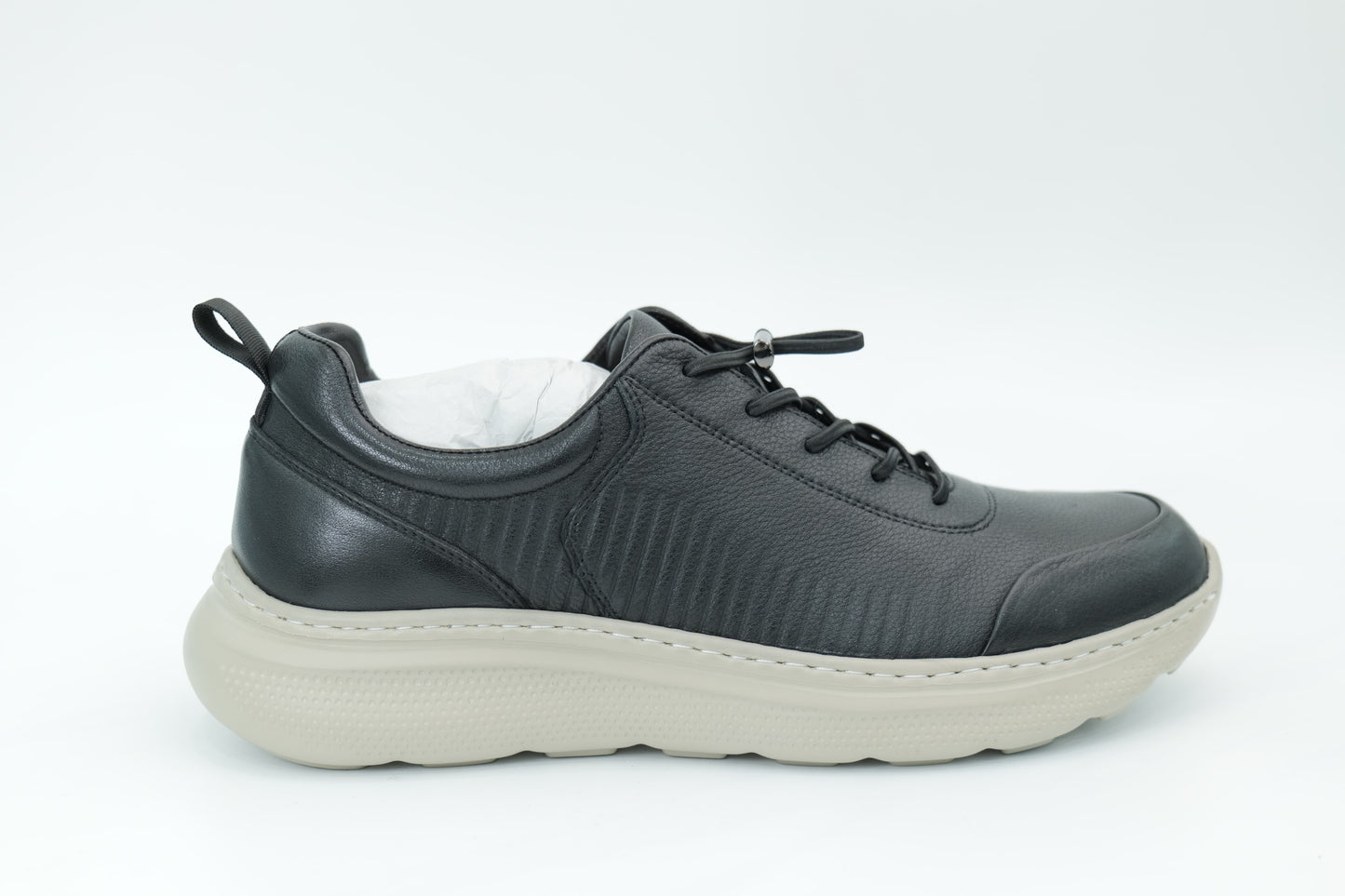 Sports shoes