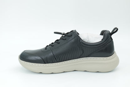 Sports shoes