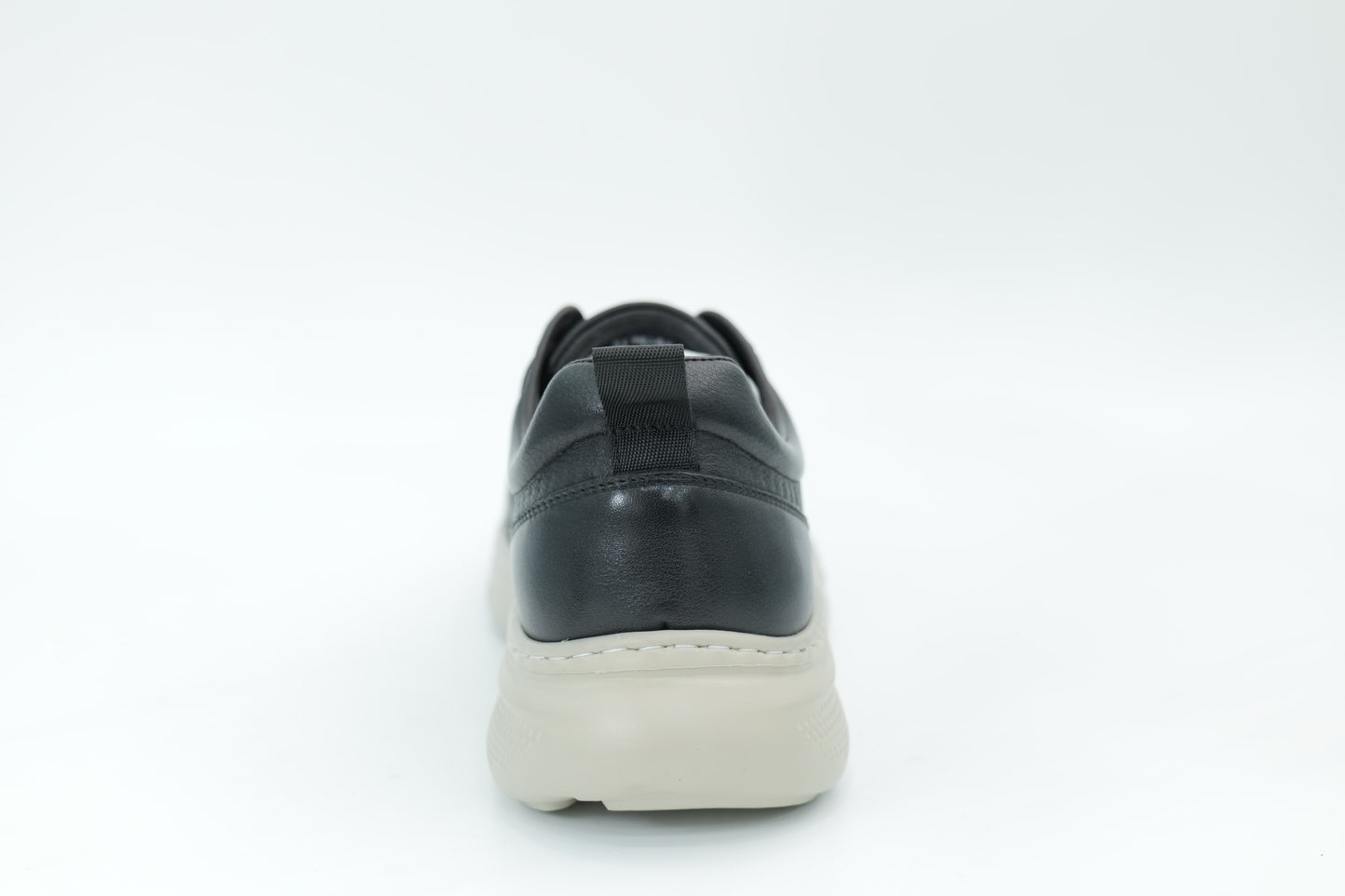Sports shoes