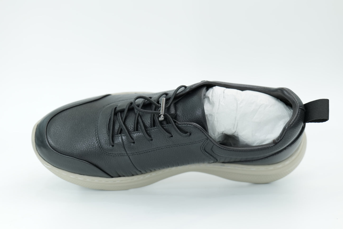 Sports shoes