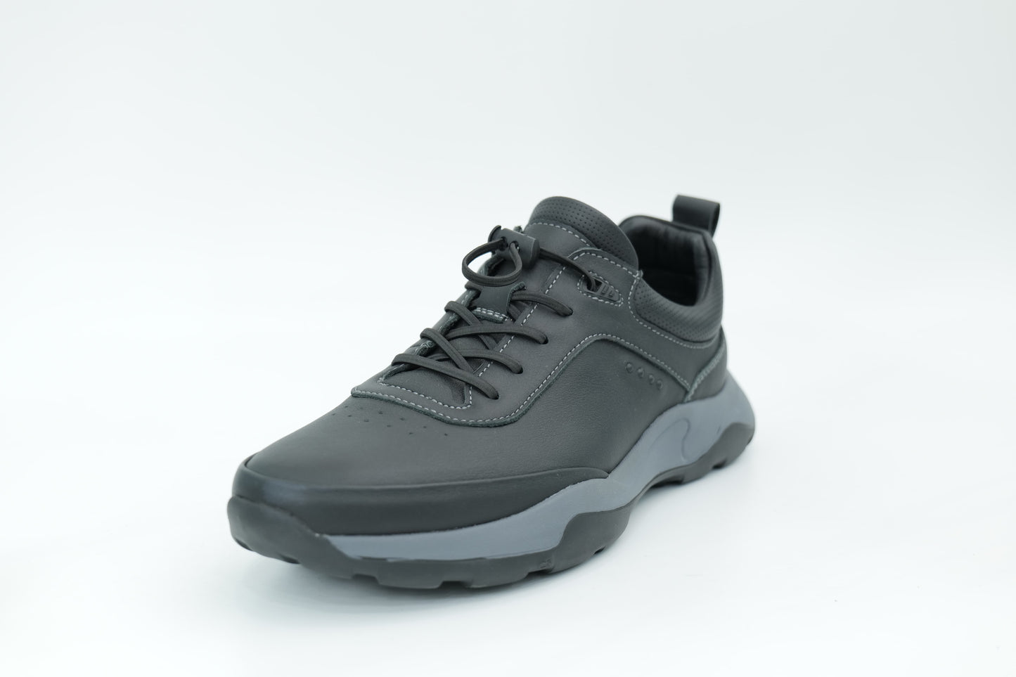 Sports shoes