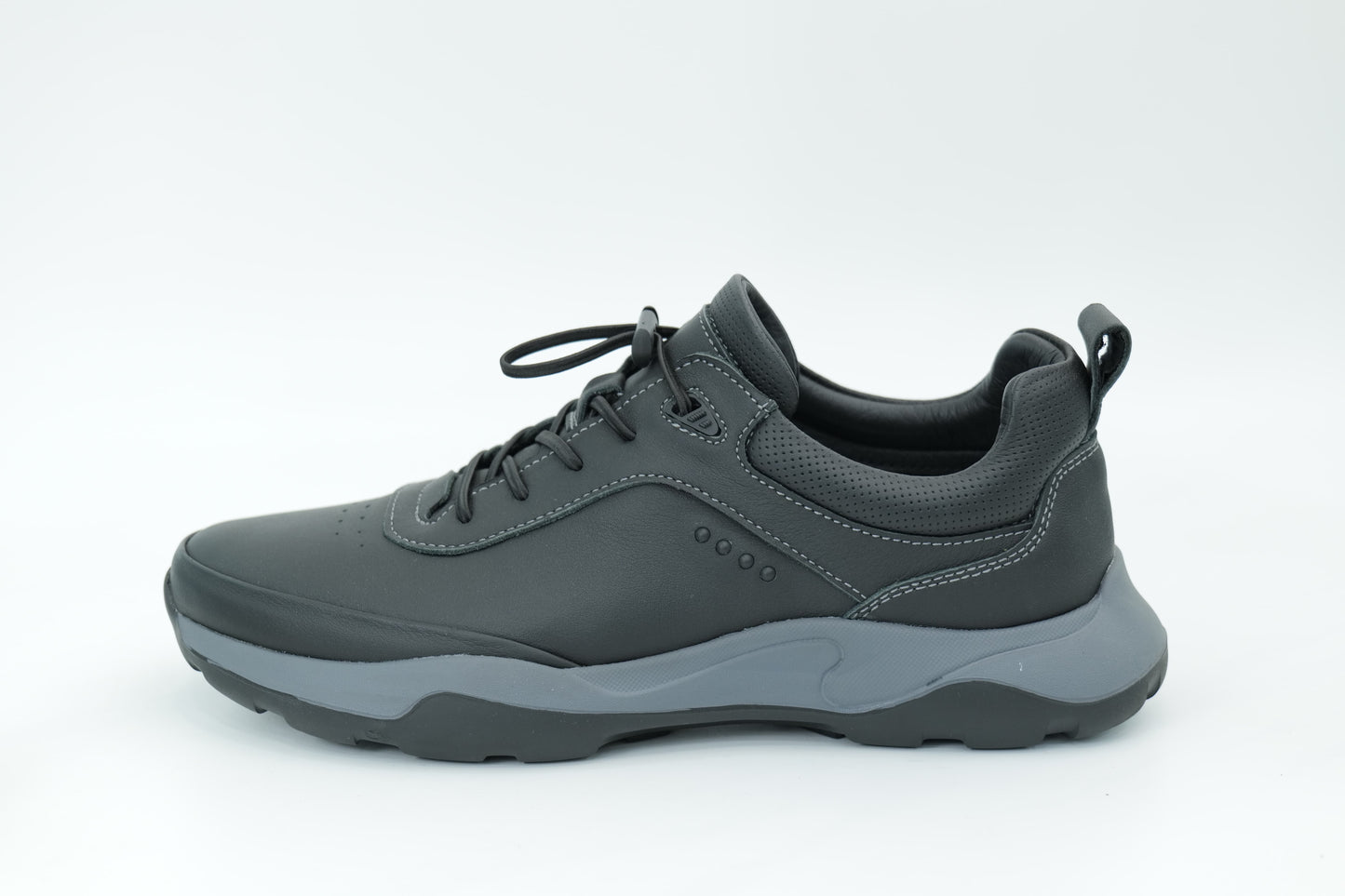 Sports shoes