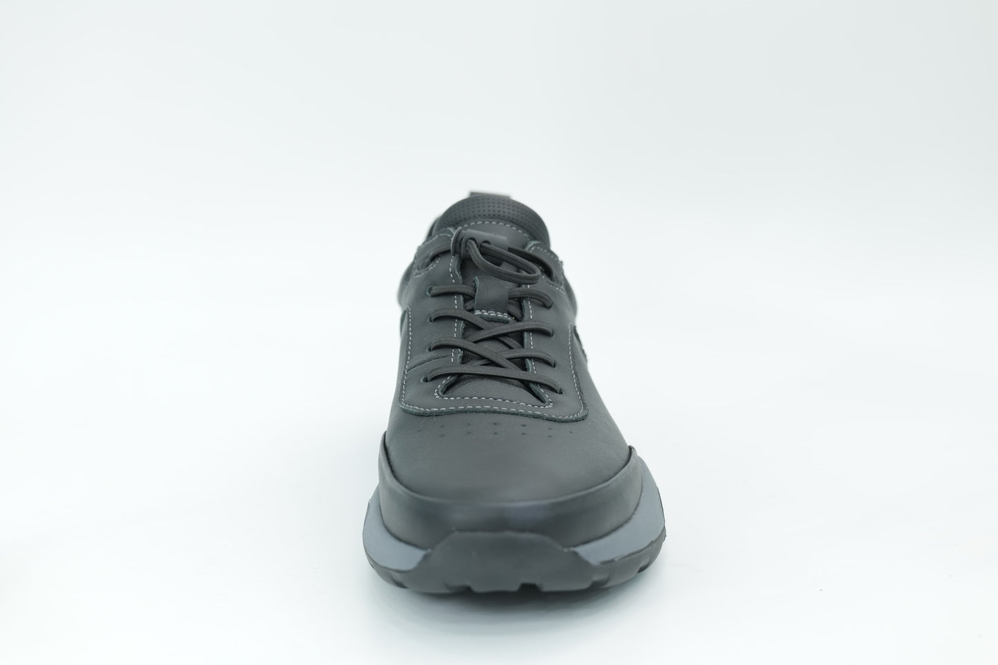 Sports shoes